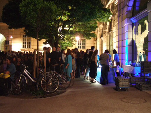 Fotos vom Eröffnungsabend der Ausstellung "Deadline today"
