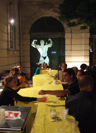 Fotos vom Eröffnungsabend der Ausstellung "Deadline today"