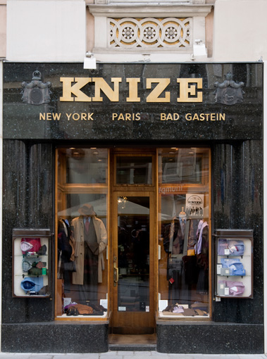 Az W tours: „Aufbruch in die Moderne", Schneidersalon Knize
