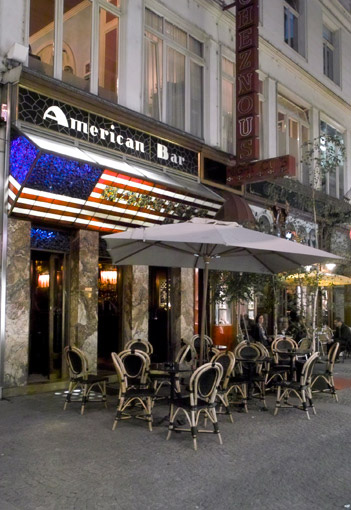 Az W tours: „Aufbruch in die Moderne", American Bar