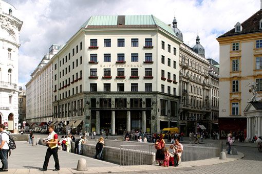 Az W tours: „Architektur Aufreger", Haus am Michaelerplatz