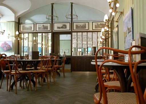 Az W tours: „Architektur Aufreger", Café Museum