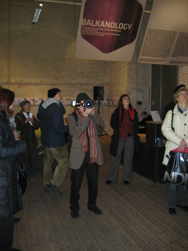 Alles Gute. Ein Adventumgang 2009 in der Ausstellung „Balkanolgy"