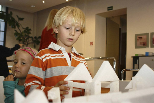 Archikids: From Throne to Function
