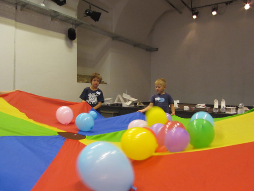 Photos taken during the workshop 'Floating Houses', August 8. + 9. 2011 at the Architekturzentrum Wien.