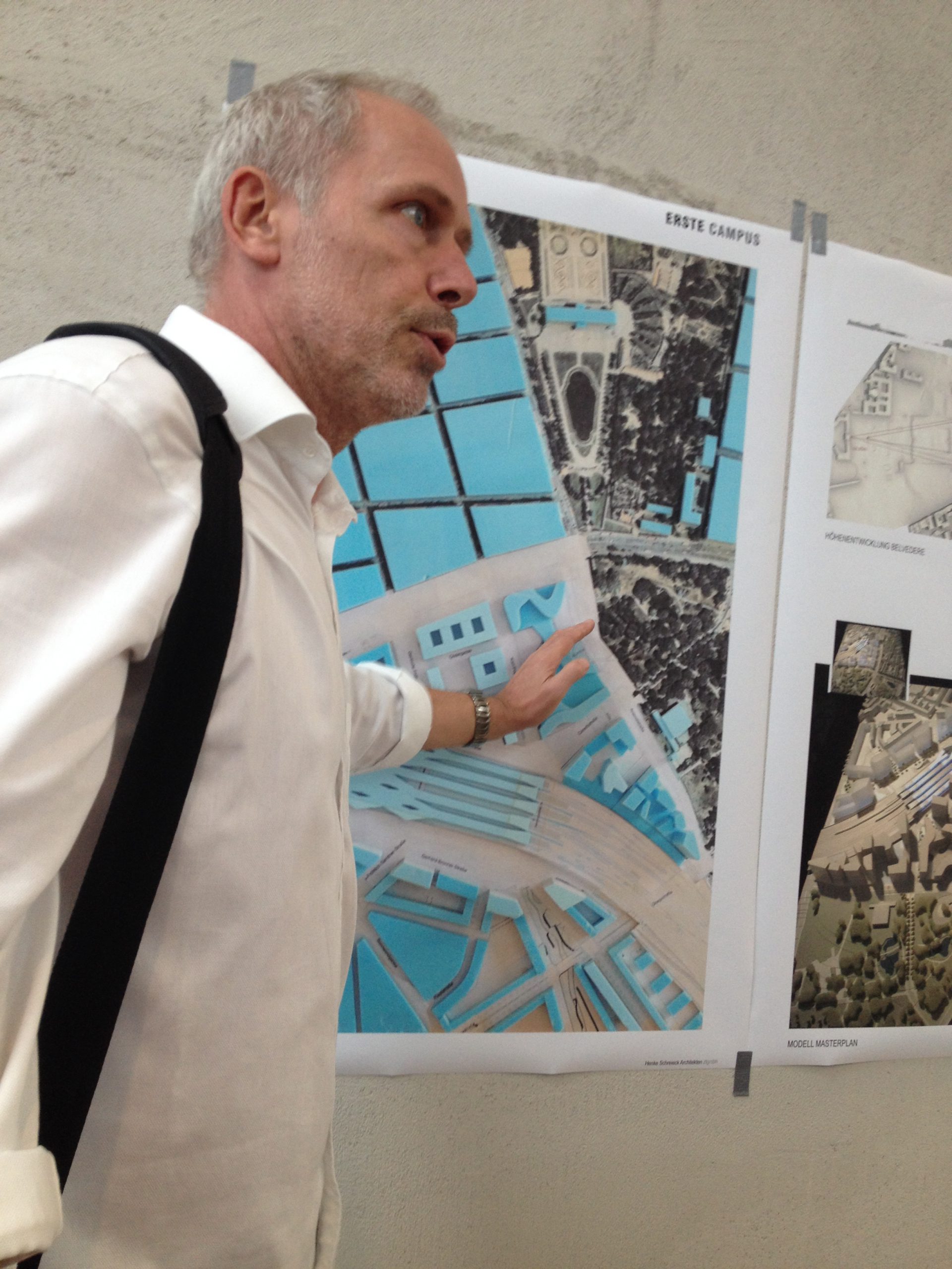 Az W on site: Erste Campus & Main Train Station