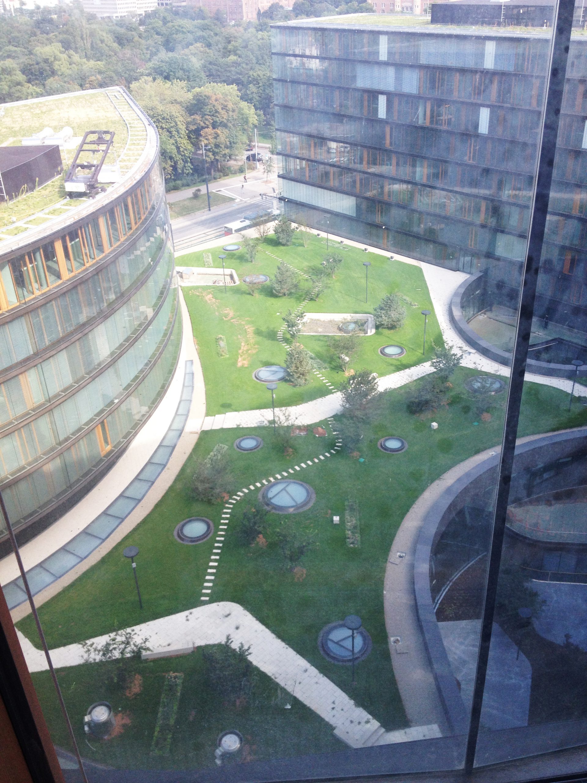 Az W on site: Erste Campus & Main Train Station