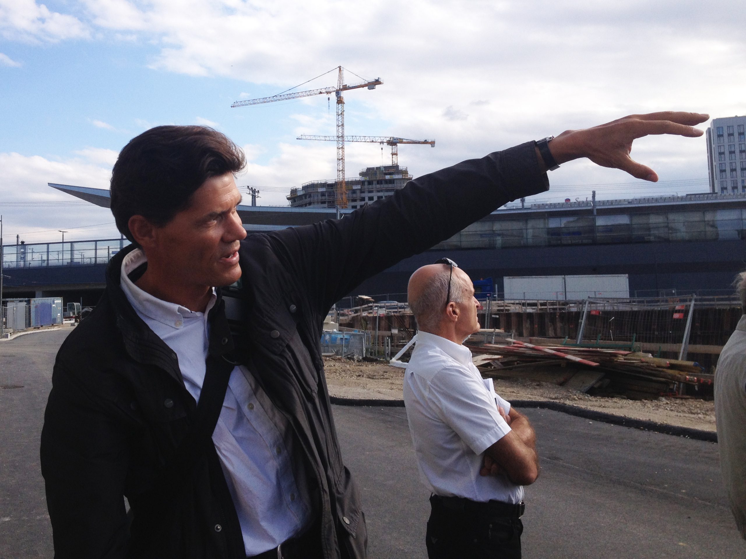 Az W on site: Erste Campus & Main Train Station