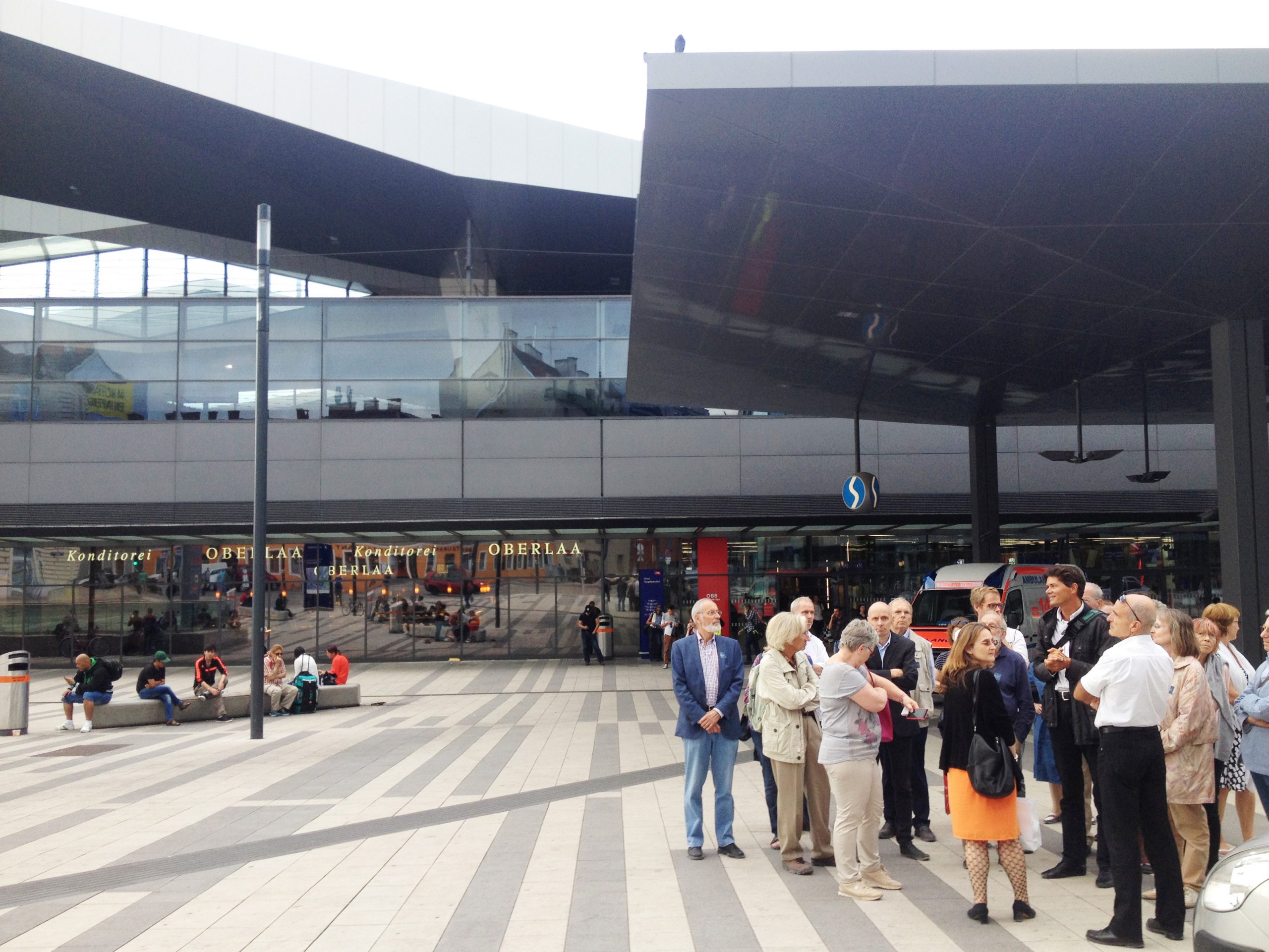 Az W on site: Erste Campus & Main Train Station