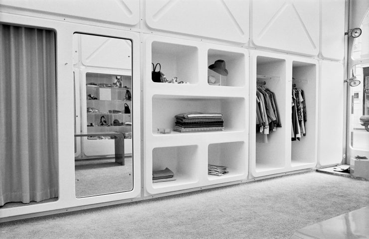 Schwarz-weiß-Aufnahme, Ansicht einer Wandverbauung