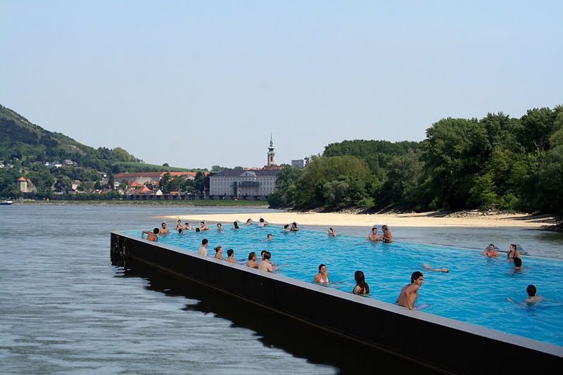 Schwimmbad in einem Fluss