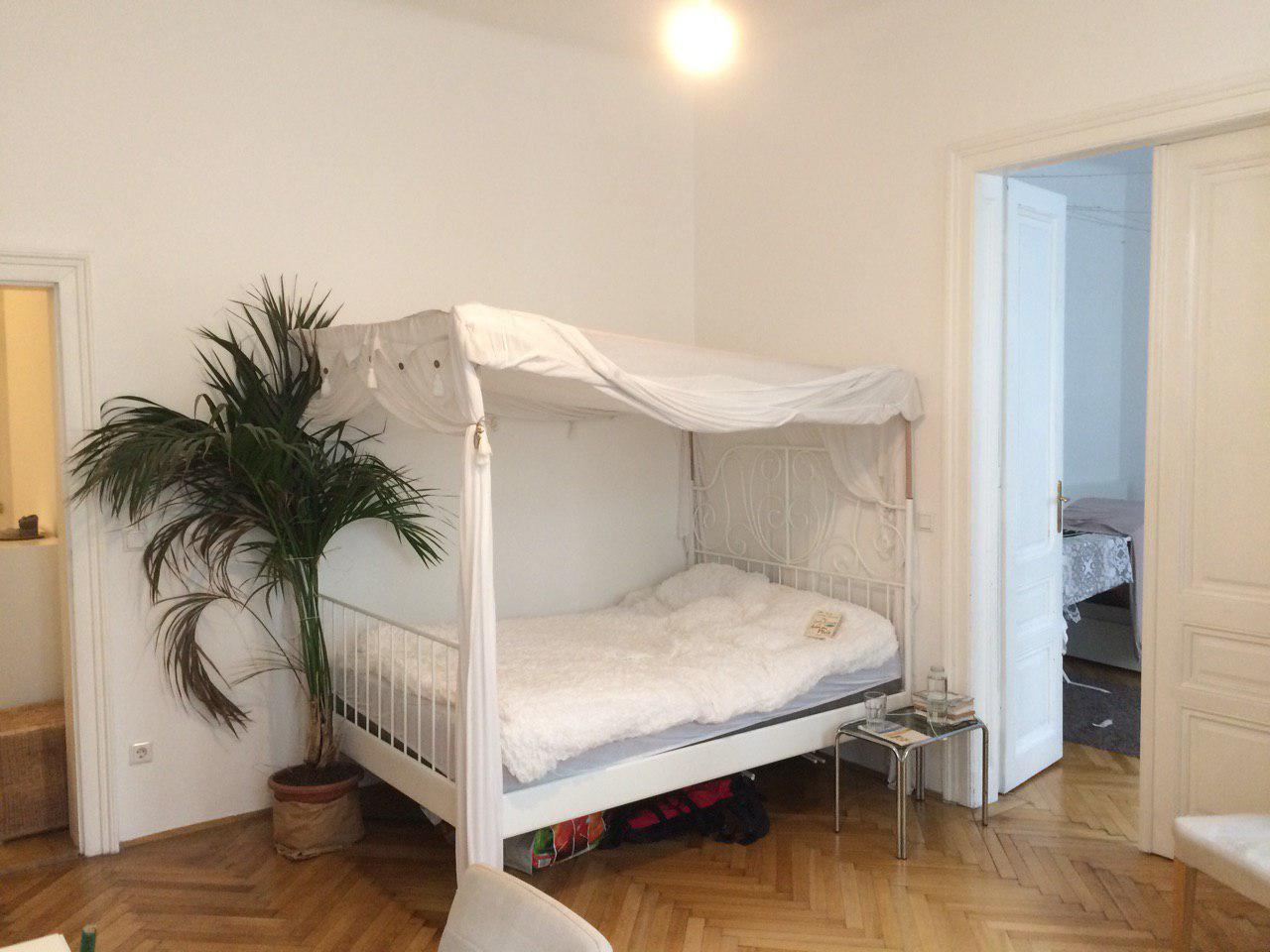 weißes Himmelbett