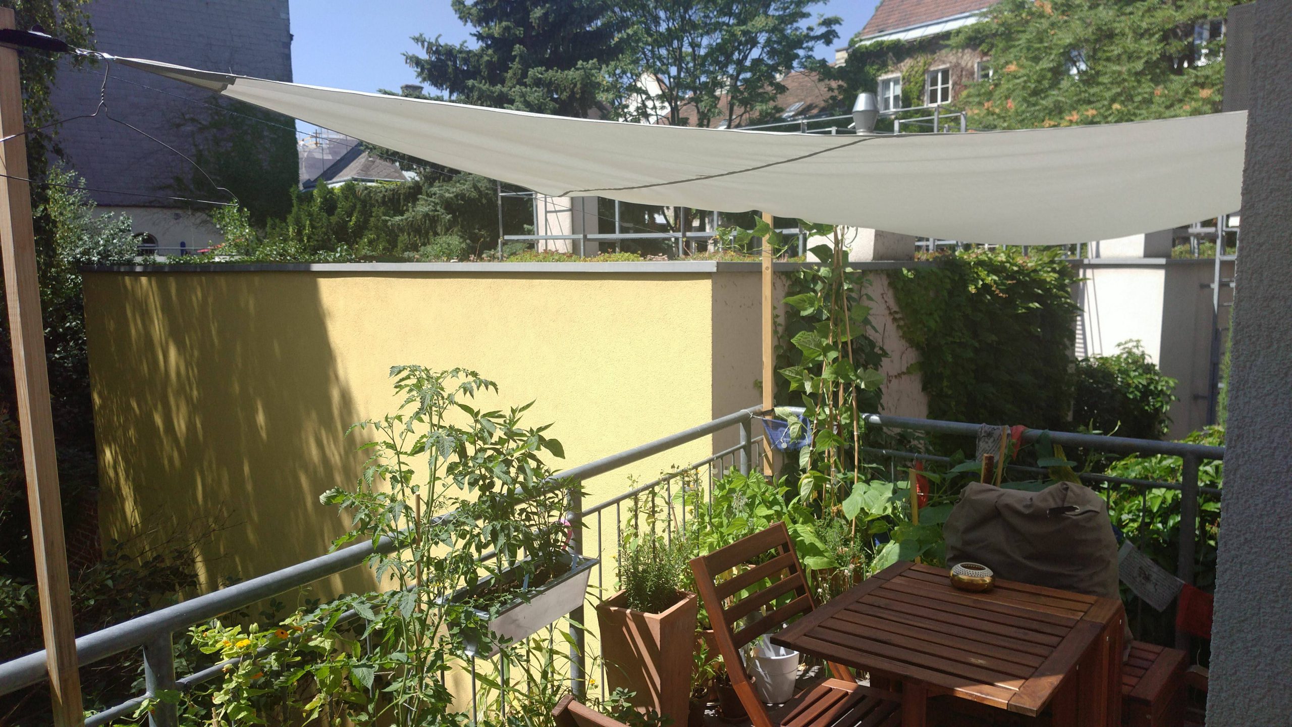Balkon mit Sonnensegel