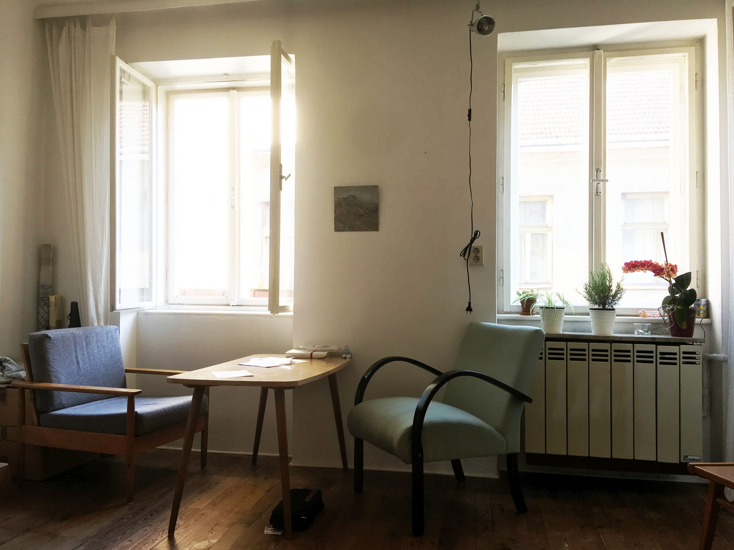 Room with two windows, two chairs and a table