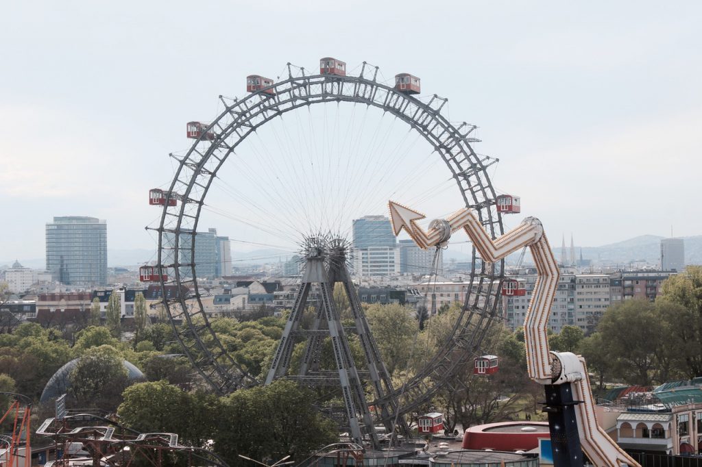 large wheel with red cabins