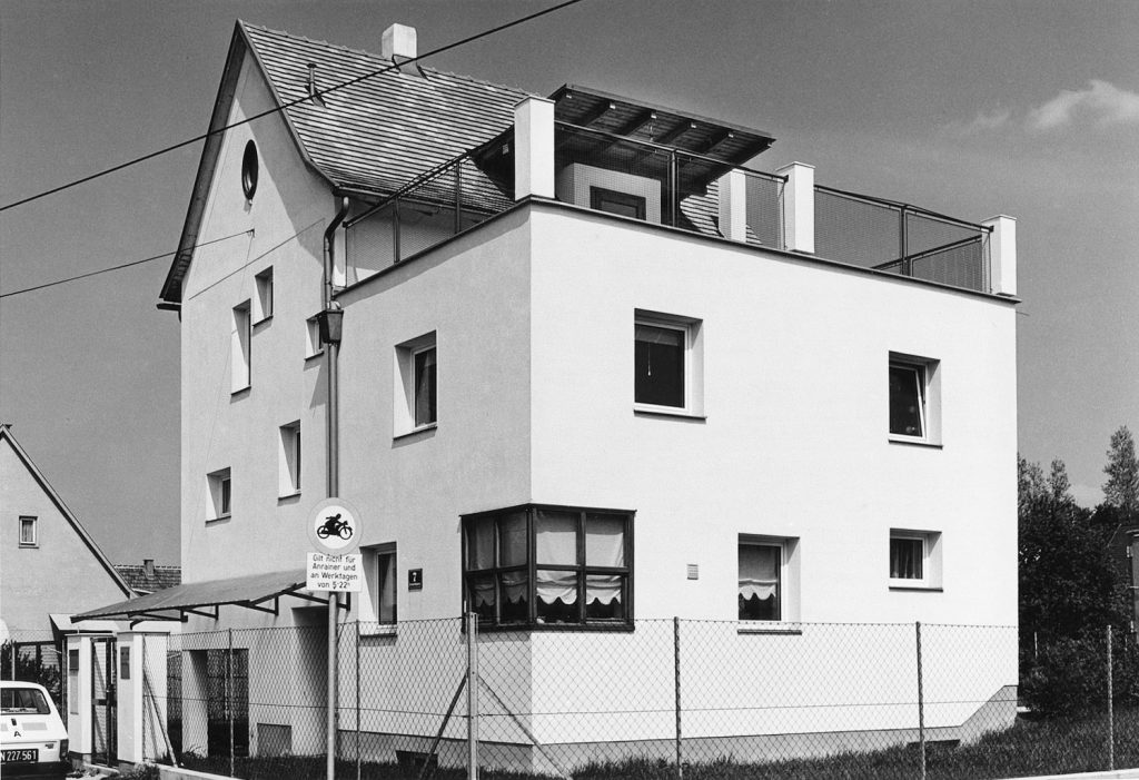 schwarz-weiß Foto von Haus