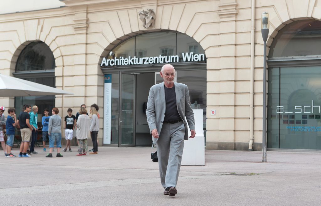 Man in grey suit in front of the Architekturzentrum Wien