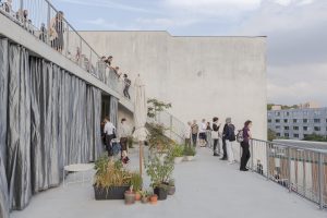 Terrasse mit Menschen