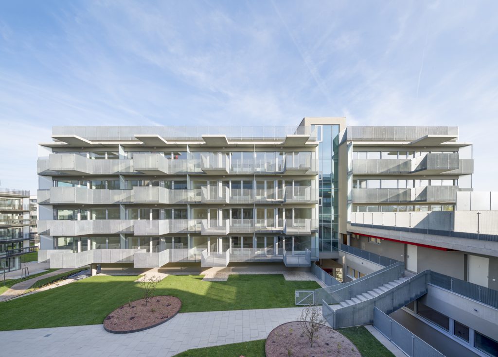 Multi-storey residential block with courtyard in the sunlight