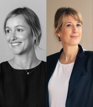 zwei Frauen nebeneinander die beide schwarz gekleidet sind, beide haben blonde Haare